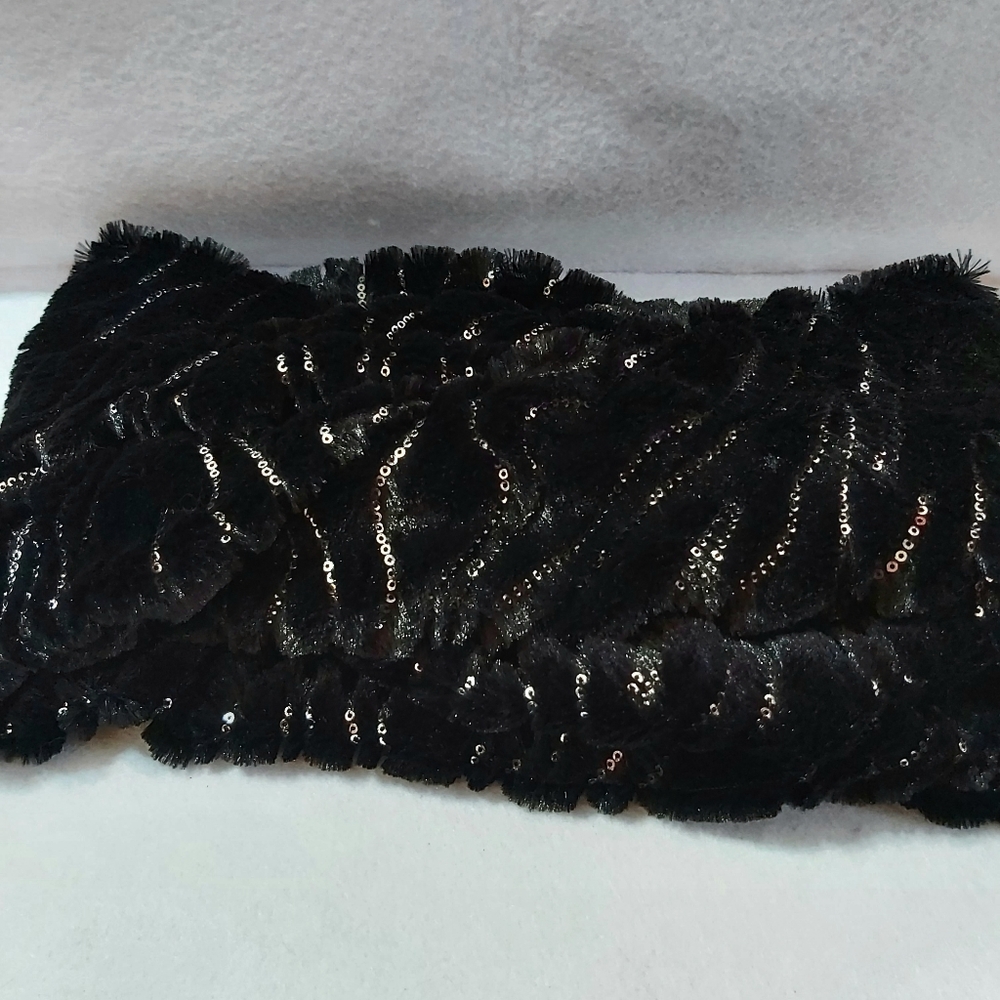 Black Infinity Scarf - Picture 8 of 10